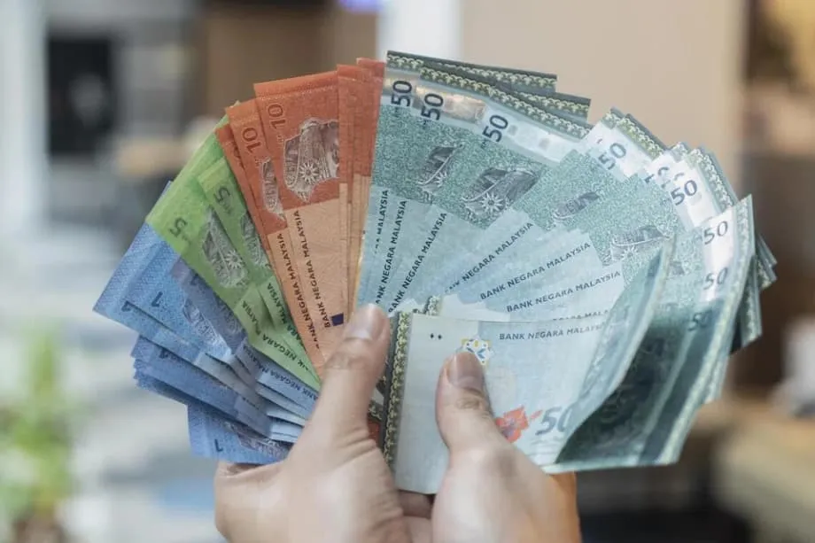 El ringgit alcanza su nivel más alto en 13 meses mientras Malasia supera a otras monedas asiáticas