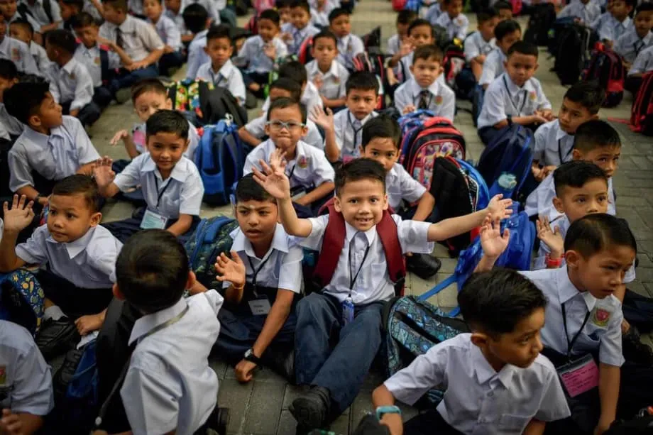 La transformación de las aulas en Malasia: dos docentes, lecciones integradas y un debate sobre la preparación