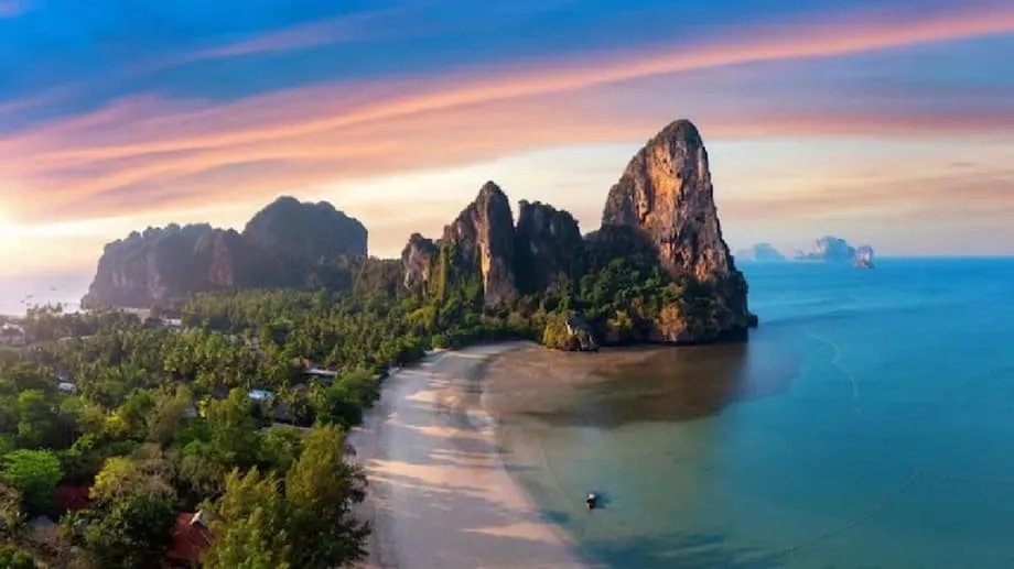 La nueva ley sobre el alcohol en Tailandia multa a quienes beben y endurece las restricciones publicitarias