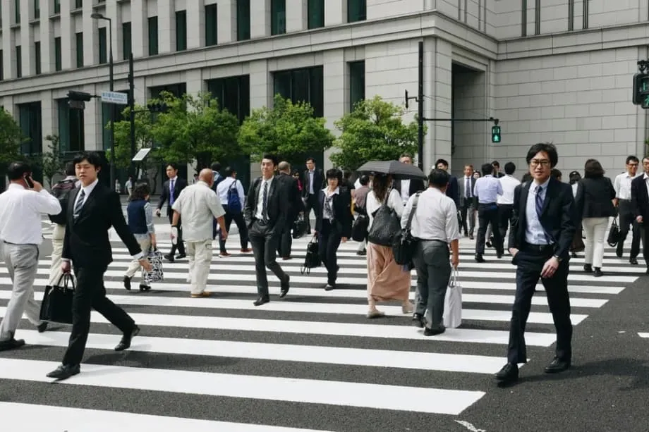 Las empresas japonesas recurren a la jubilación anticipada mientras el envejecimiento de la fuerza laboral y la presión de los inversionistas transforman el empleo