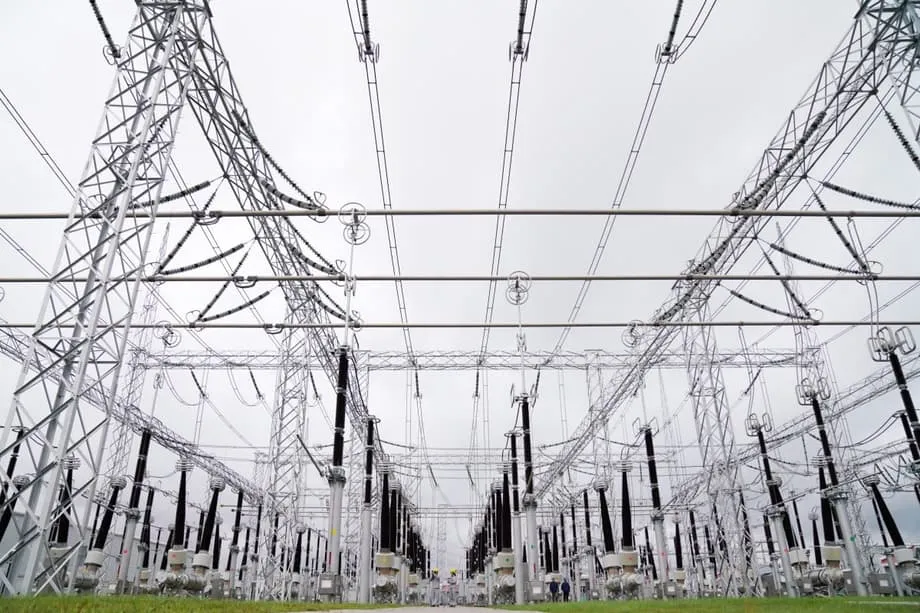 La IA impulsa un auge de las exportaciones chinas de equipos eléctricos en medio de la presión sobre las redes mundiales