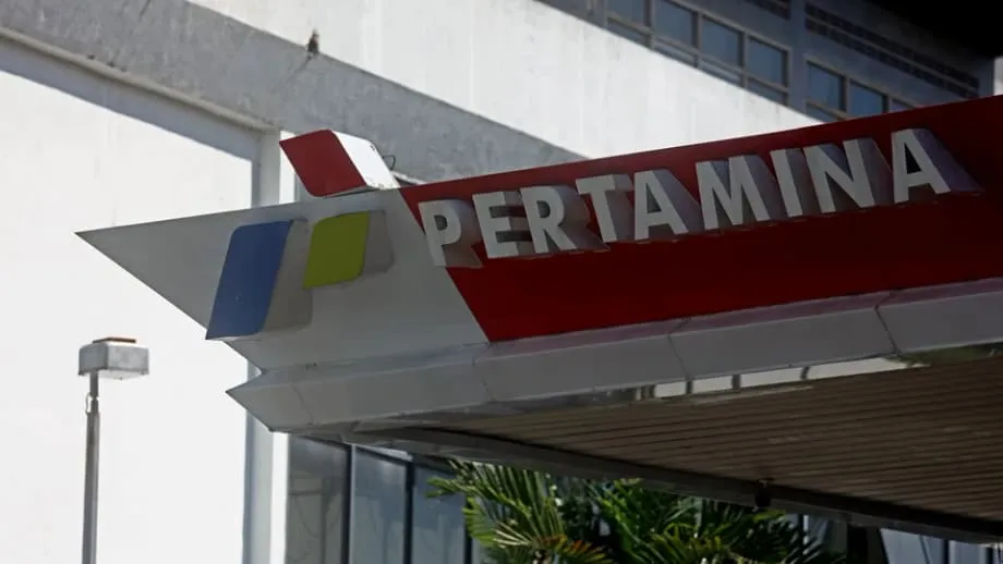 Shell comprará 100.000 barriles de gasolina a Pertamina mientras Indonesia afronta la escasez en estaciones privadas