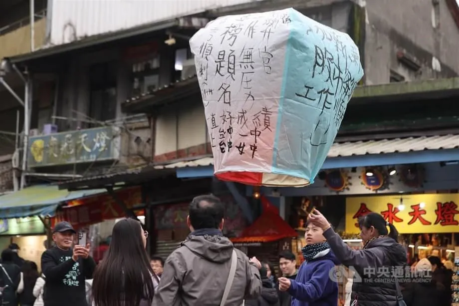 Los ferrocarriles de Taiwán probarán lanzamientos controlados de faroles voladores en las vías de Pingxi