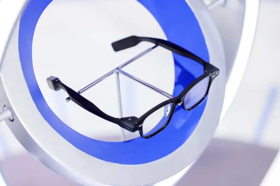 Alibaba lanza en China las gafas con IA Quark para competir con Meta y Xiaomi