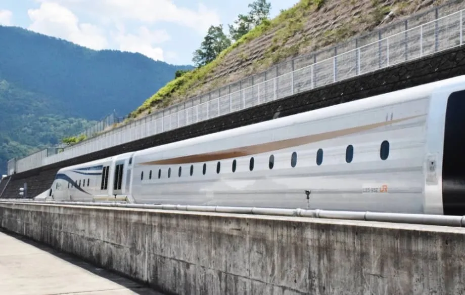 El tren de levitación magnética de Japón: el más rápido del mundo, atrapado en una vía de pruebas