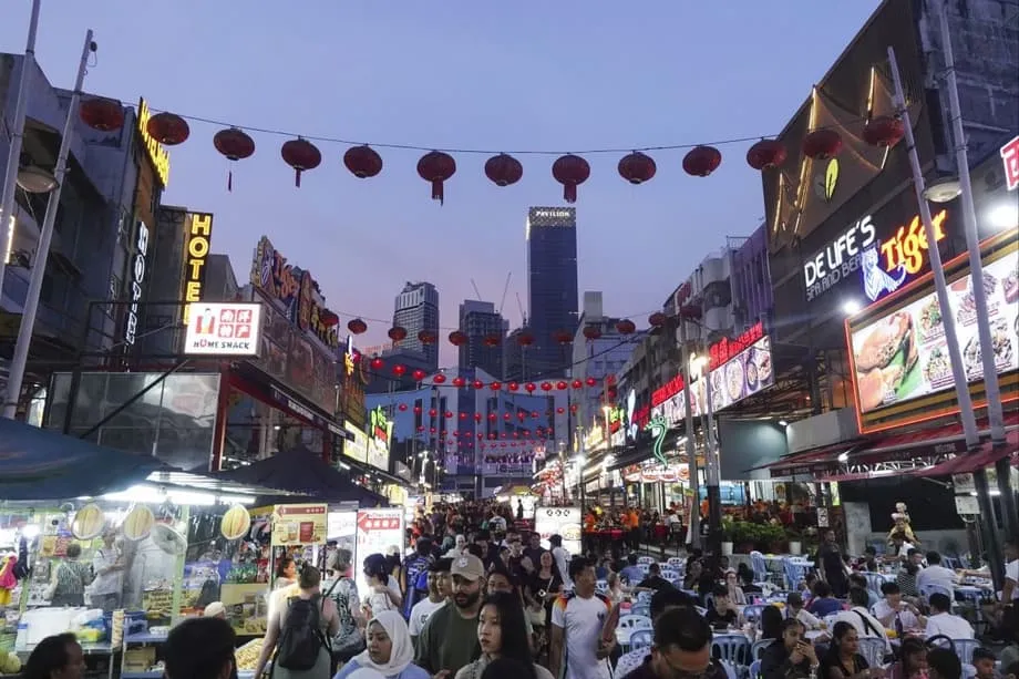 El plan para renovar Bukit Bintang desata críticas por las inundaciones y el abandono de servicios básicos