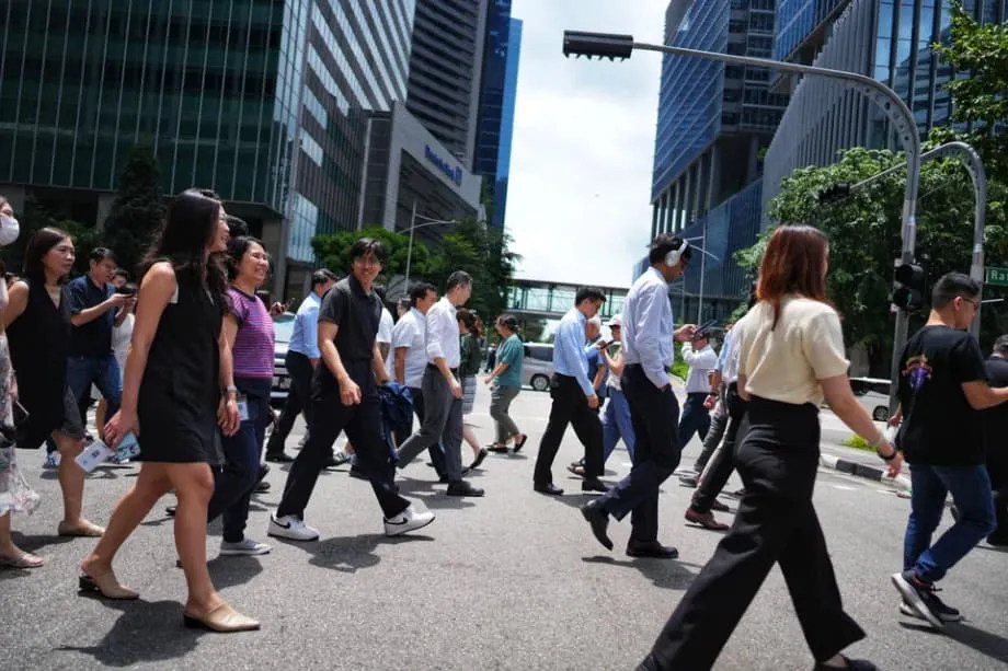 Por qué Singapur necesita una vía de transición para reinventarse profesionalmente a mitad de la carrera