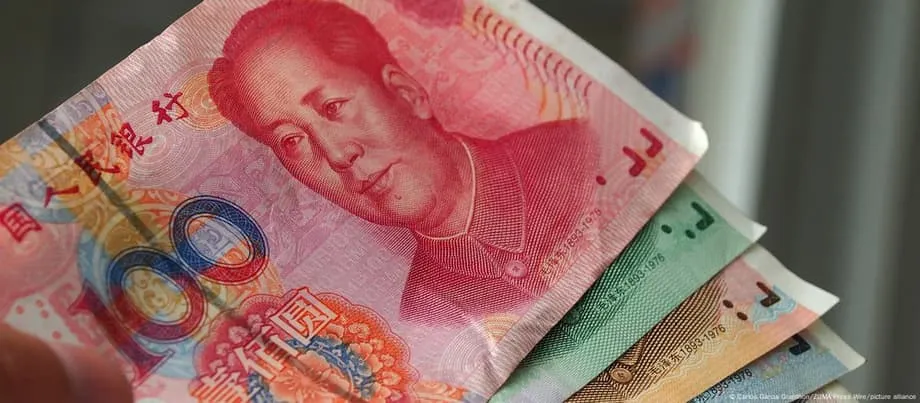 El yuan supera al dólar en los pagos transfronterizos de China mientras aumenta su uso comercial y persisten las limitaciones