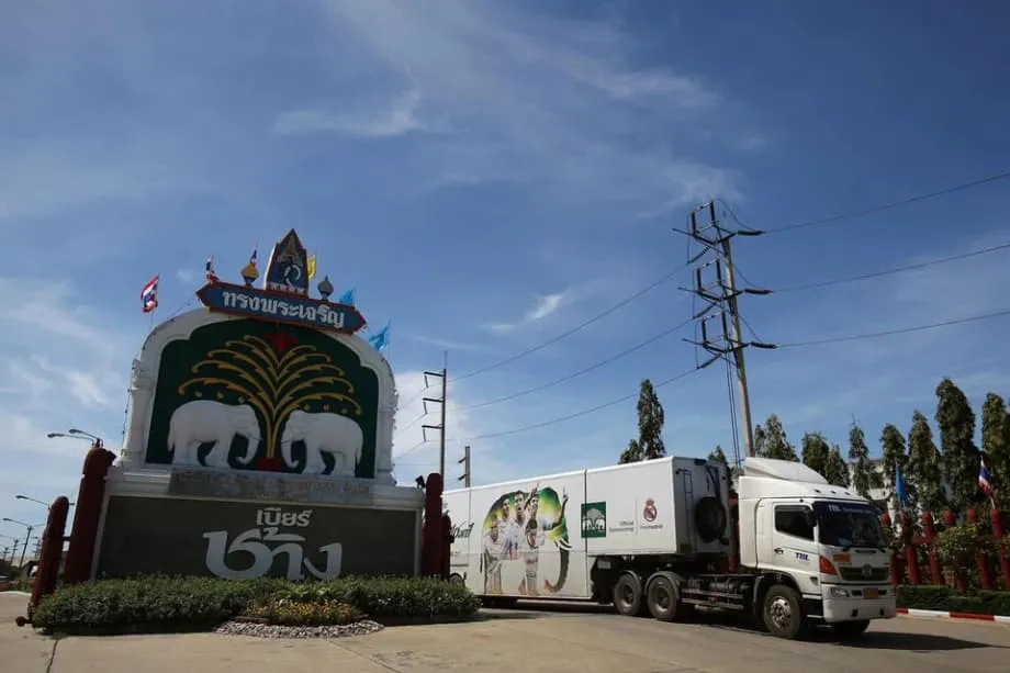 Tailandia flexibiliza la prohibición de vender alcohol por la tarde en una prueba de seis meses