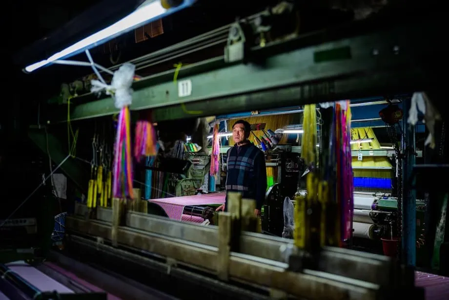 Dentro del último telar de saekdong de Corea: las franjas que sobrevivieron a una industria