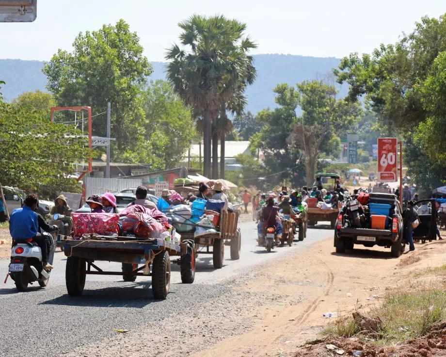 Tailandia lanza ataques aéreos en la frontera con Camboya tras debilitarse la tregua y ordena evacuaciones masivas