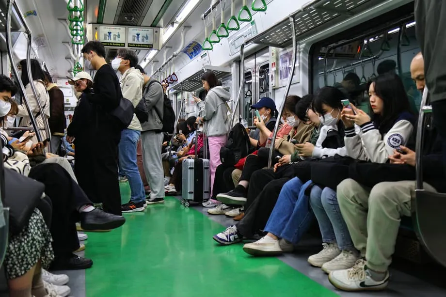 Los largos desplazamientos de Corea del Sur, los más prolongados del mundo, alimentan una crisis de salud mental