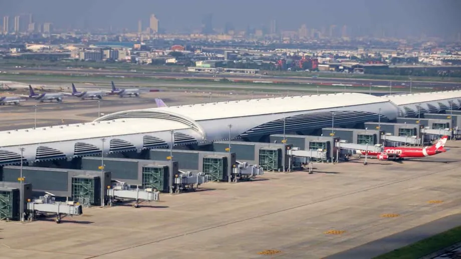 El proyecto ferroviario de alta velocidad de US$7.000 millones que conectaría los aeropuertos de Tailandia está paralizado por la política