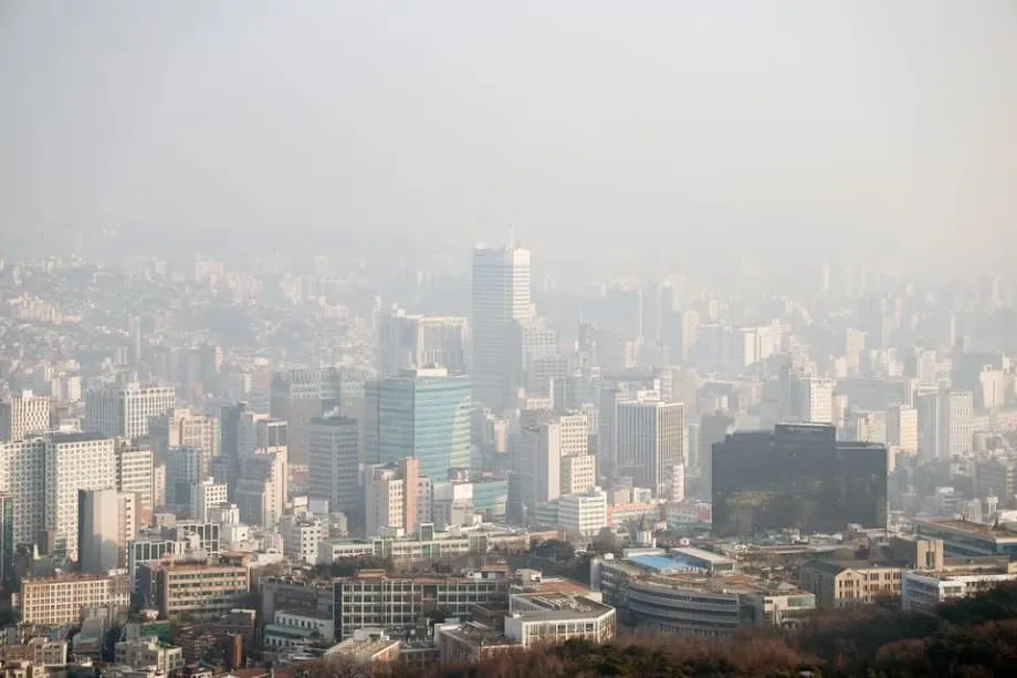 El programa piloto de empleadas domésticas extranjeras de Corea del Sur, bajo críticas por explotación y fallas de diseño