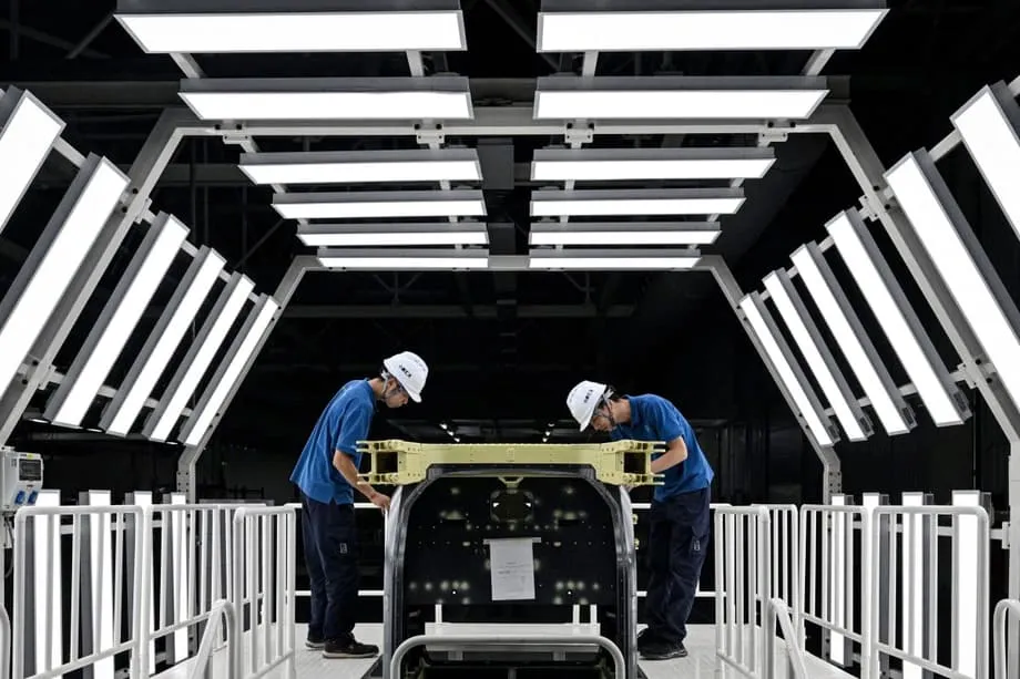 Guangdong, el motor manufacturero de China, reduce su meta de crecimiento para 2026 ante la crisis inmobiliaria