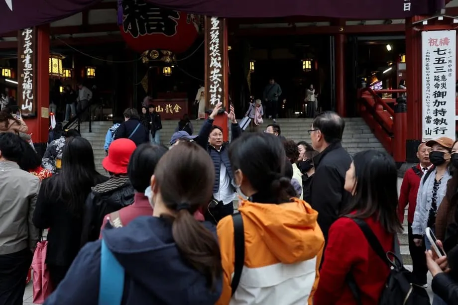 La salida de turistas chinos reconfigura la economía de Japón en medio de una crisis diplomática