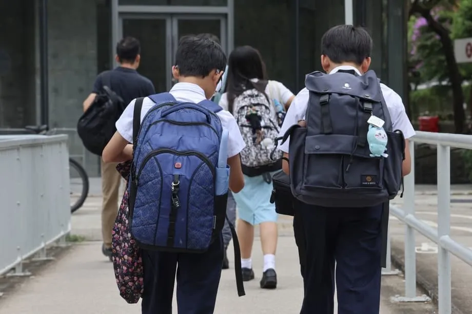 Hong Kong reformará la política lingüística escolar ante el descenso del dominio del inglés