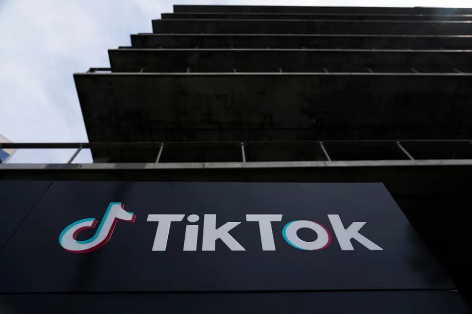 El sueño estadounidense de TikTok se convierte en pesadilla: fallas, acusaciones de censura y éxodo de usuarios marcan una caótica primera semana bajo control de Estados Unidos
