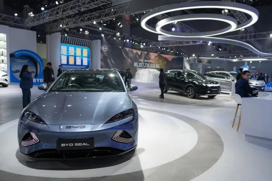 El desplome de 60.000 millones de dólares de BYD deja al descubierto la profundización de la crisis del sector de los vehículos eléctricos en China