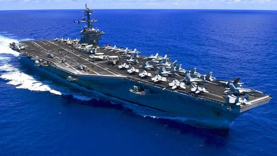 Los ejercicios con fuego real del USS Abraham Lincoln en el mar de China Meridional ponen de relieve la preparación militar y los riesgos ambientales