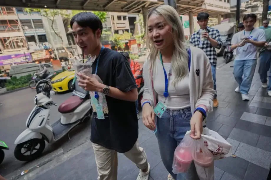 Las cadenas de cafeterías de Tailandia reducen a la mitad el azúcar predeterminado en una iniciativa nacional de salud
