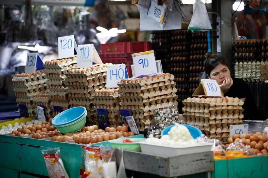 Tailandia aplica un decreto de emergencia y amenaza con penas de prisión para combatir la crisis de precios del combustible y los bienes