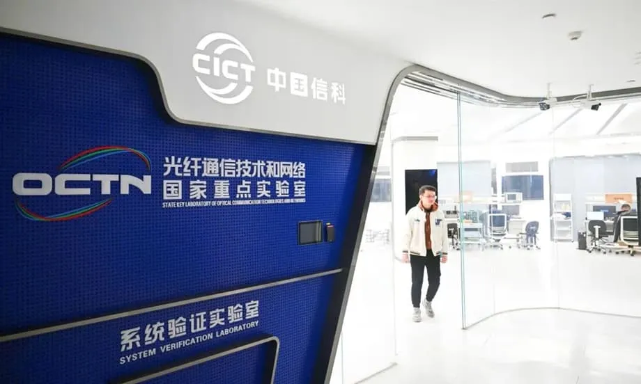 China logra un avance en transmisión óptica de 2,5 petabits y abre una nueva era de infraestructura preparada para la IA