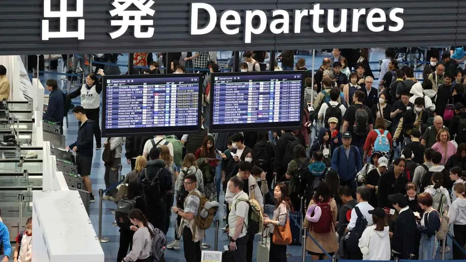 Medio millón de turistas japoneses se apresuran a viajar al extranjero para evitar las subidas de los recargos por combustible en verano