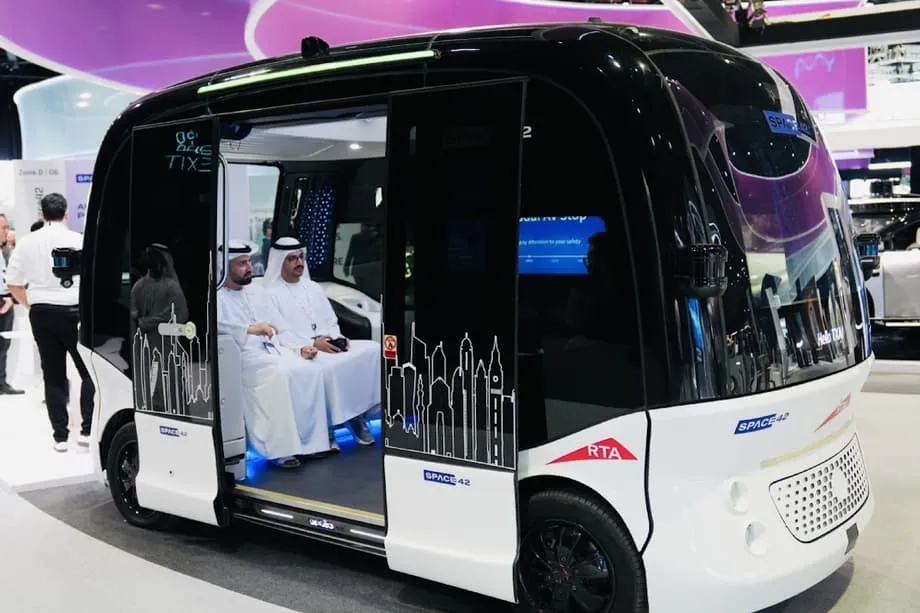 Los robotaxis chinos conquistan el Golfo: cómo Oriente Medio se convirtió en el nuevo campo de batalla de la conducción autónoma