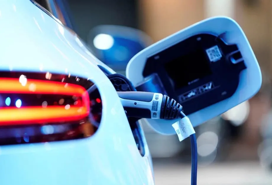Malasia impone estrictas normas a la importación de vehículos eléctricos para frenar el dominio chino del mercado
