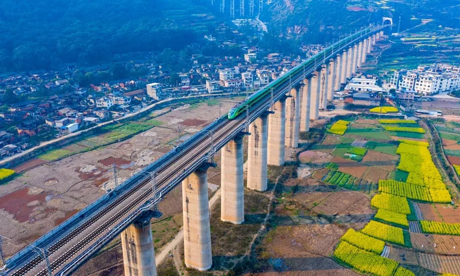 La Ruta de la Seda de acero: cómo el ferrocarril China-Laos transformó el turismo en el Sudeste Asiático