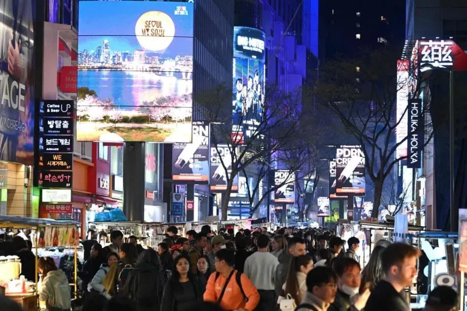 Corea del Sur registra cifras récord de turismo mientras el regreso de BTS impulsa el crecimiento económico