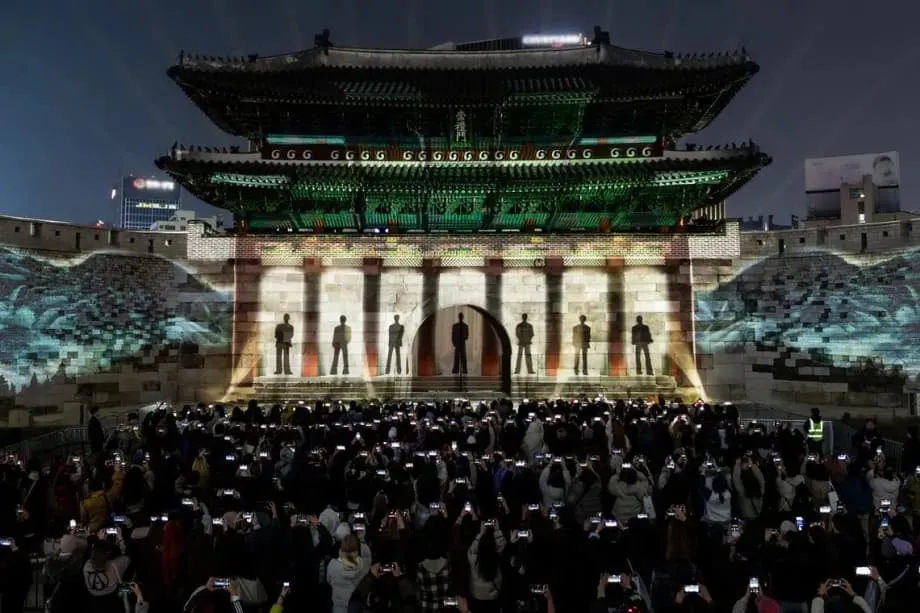 El proyecto de BTS en toda la ciudad impulsa un auge turístico récord y una bonanza económica en Corea del Sur
