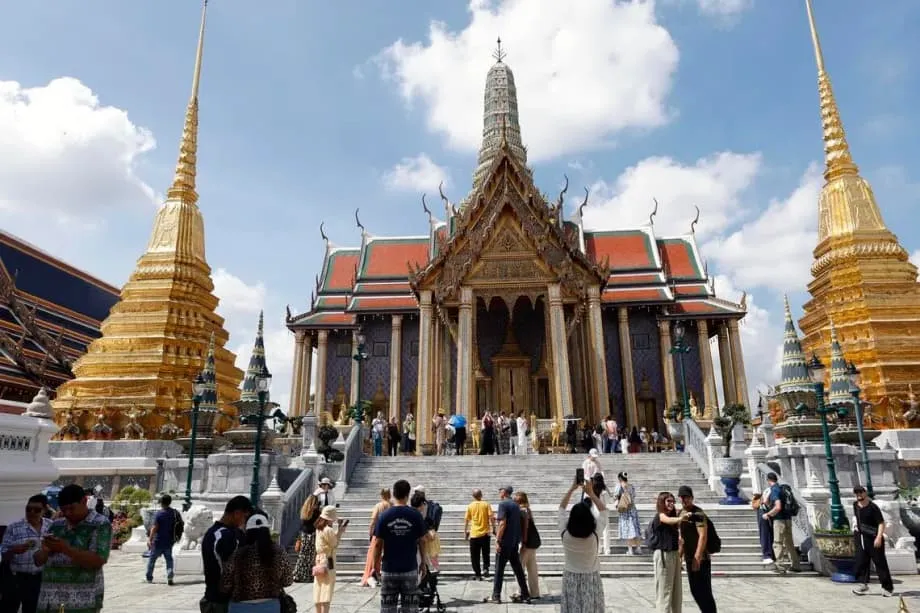 Tailandia planea reducir a la mitad la estancia sin visa, de 60 a 30 días, en medio de un endurecimiento de los controles de seguridad