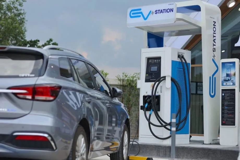 Tailandia acelera el impulso a los vehículos eléctricos con una meta de 300.000 unidades y un plan de renovación de taxis