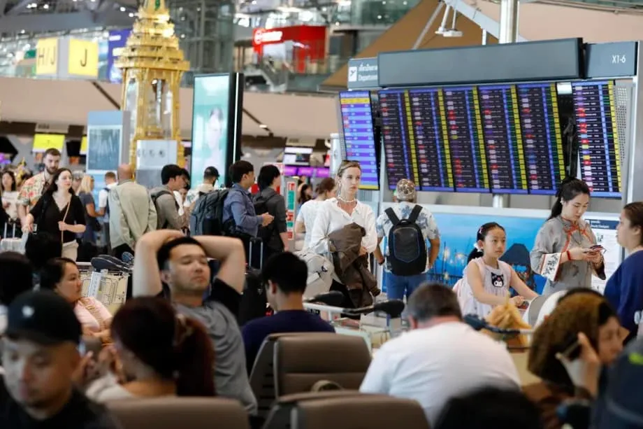 Los viajeros de Asia afrontan un verano de recortes de vuelos y tarifas disparadas mientras la guerra en Irán estrangula el suministro mundial de combustible para aviones