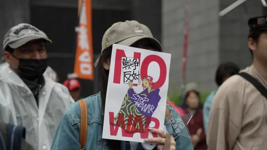 Las mayores protestas contra la guerra en Japón en décadas cuestionan las ambiciones militares de la primera ministra