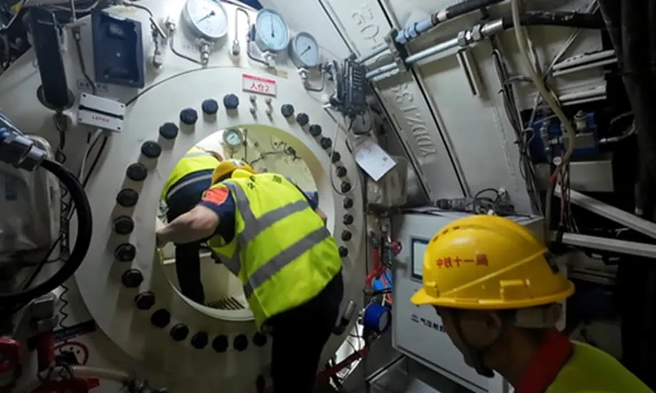 Ingenieros chinos ponen en marcha el primer sistema ternario de gases mixtos para un túnel ferroviario submarino récord