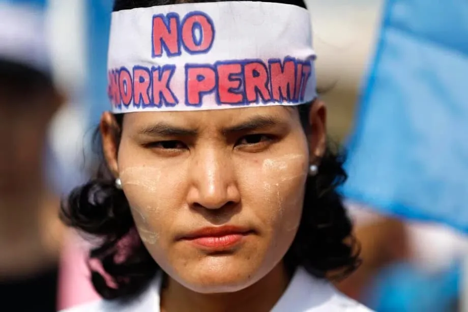 La junta de Myanmar extrae US$5.600 millones de trabajadores migrantes mediante reglas coercitivas sobre las remesas