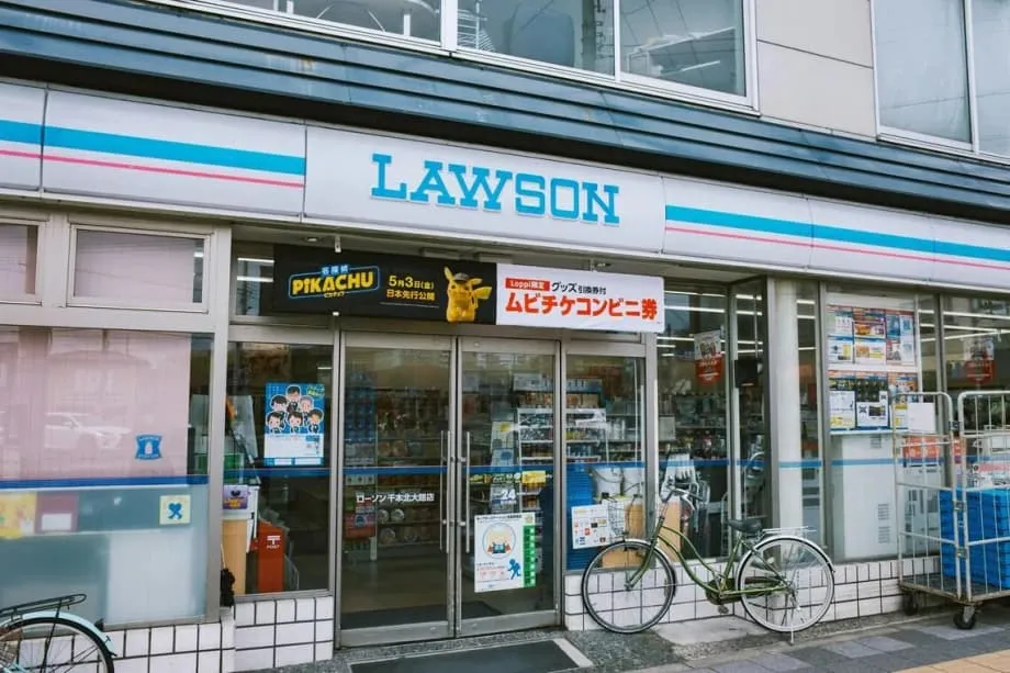 Lawson prueba guías en video para ayudar a los visitantes extranjeros a desenvolverse en las tiendas de Tokio