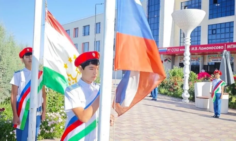 Rusia amplía su red de escuelas en Asia Central mientras se intensifica la competencia lingüística