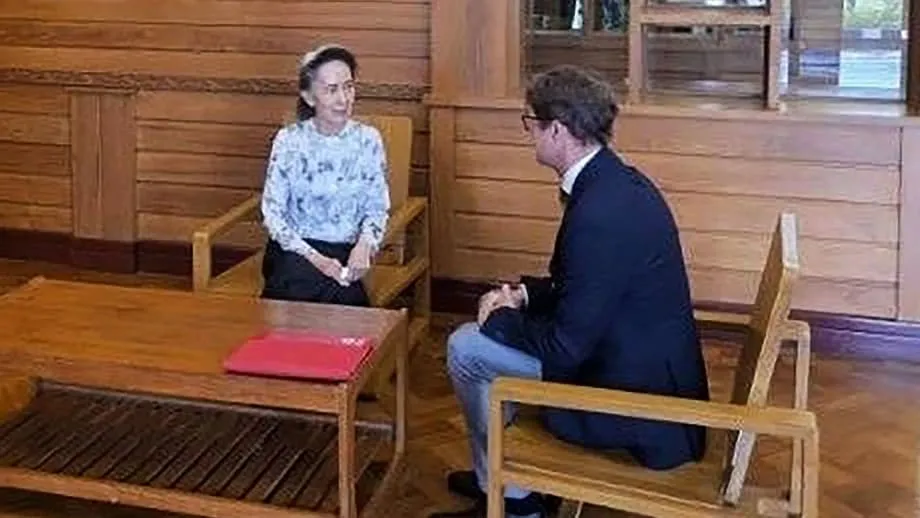 Aung San Suu Kyi se reúne con un representante de la Cruz Roja en su primer contacto confirmado desde el golpe de 2021