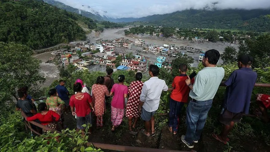 Nepal solicita 20 millones de dólares a un fondo climático de la ONU tras mortales inundaciones en el Himalaya