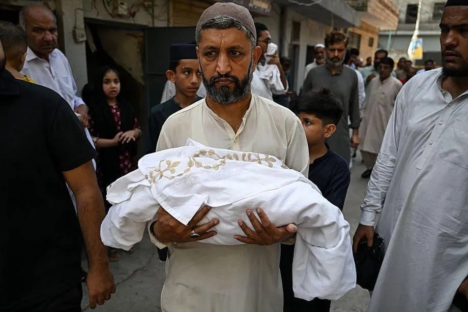 La investigación del incendio en un hospital de Pakistán revela años de fallas de seguridad detrás de la muerte de 14 recién nacidos