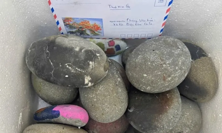Un turista devuelve 14 kilos de piedras a la isla de Co To tras una década
