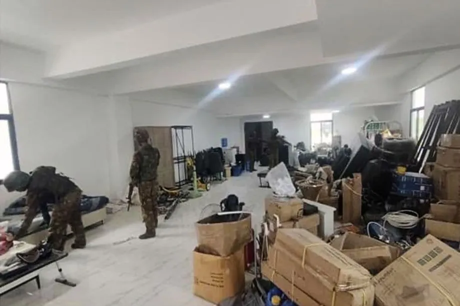 El Ejército de Myanmar allana un centro de estafas en Shwe Kokko y detiene a cientos ante el aumento de la presión