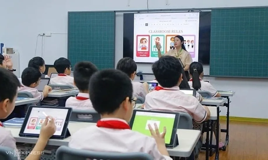 Vietnam vuelve al nivel intermedio en el índice mundial de inglés mientras crecen las competencias en IA