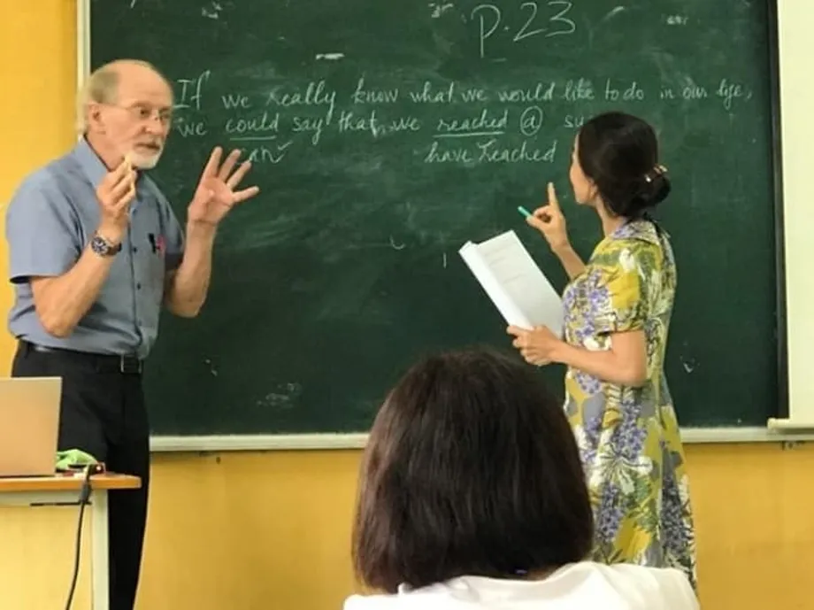 La paradoja del inglés en Vietnam: por qué años de estudio dan resultados modestos y cómo mejorar