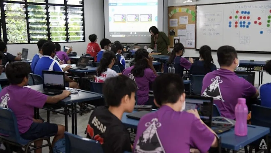 Las escuelas secundarias de Singapur endurecen las normas sobre el uso de teléfonos inteligentes; padres y docentes reaccionan