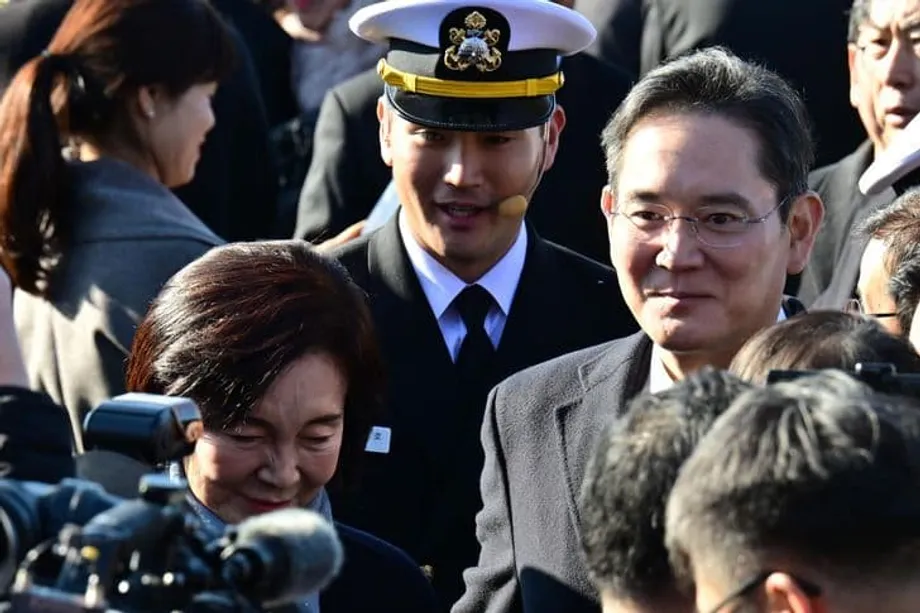 Los herederos de los chaebol eligen la Armada para prepararse para un liderazgo global
